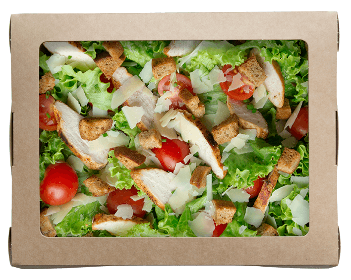 caesar-salad Salat mit Hühnerbrustfilet, Tomaten, Parmesan, Croutons und Schnittlauch